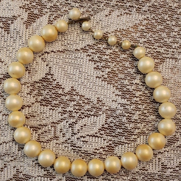 VINTAGE Faux Pearl Bead Choker Necklace Classic! - Picture 2 of 8